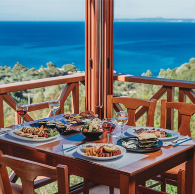 Restaurant and Sea View Bar